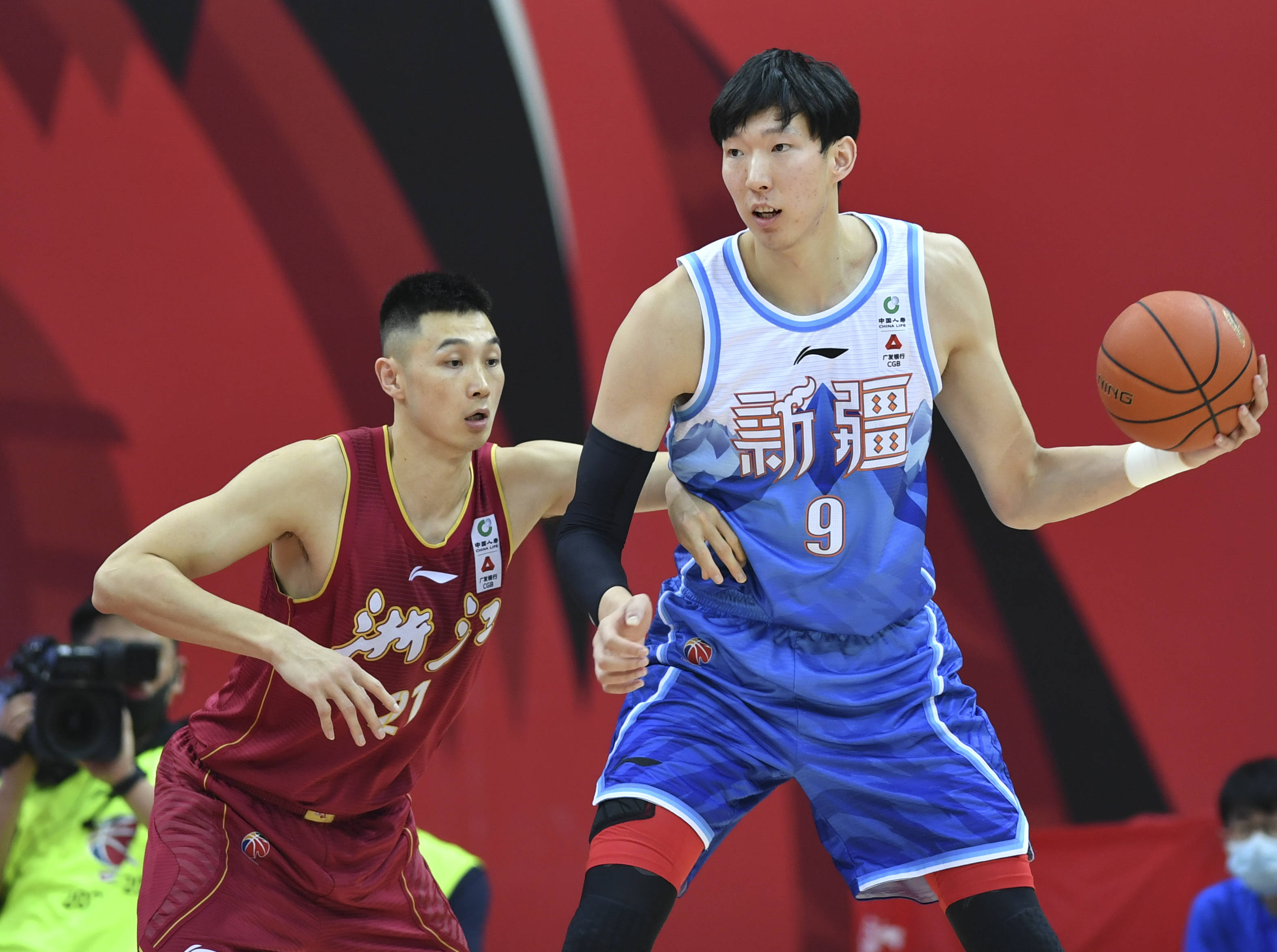 -包含新疆球员代表国家队出征引发关注的词条