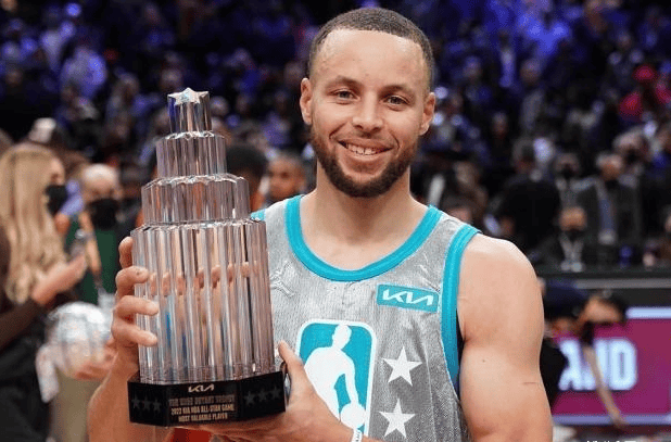 开云体育官方网站-篮球选手发挥出色，荣膺最佳MVP的简单介绍