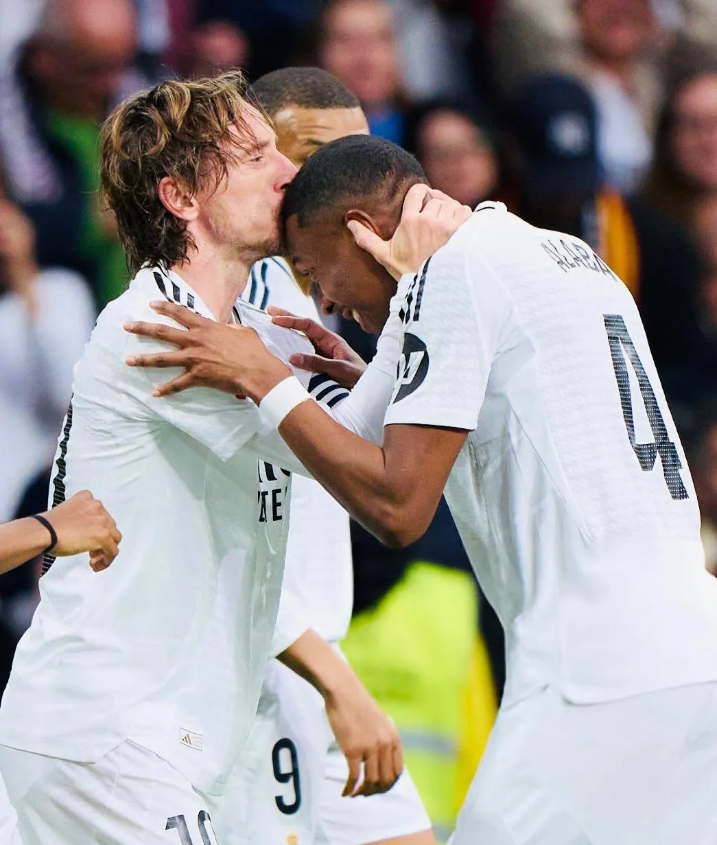 拜仁碾压希腊，伊布扛起全队