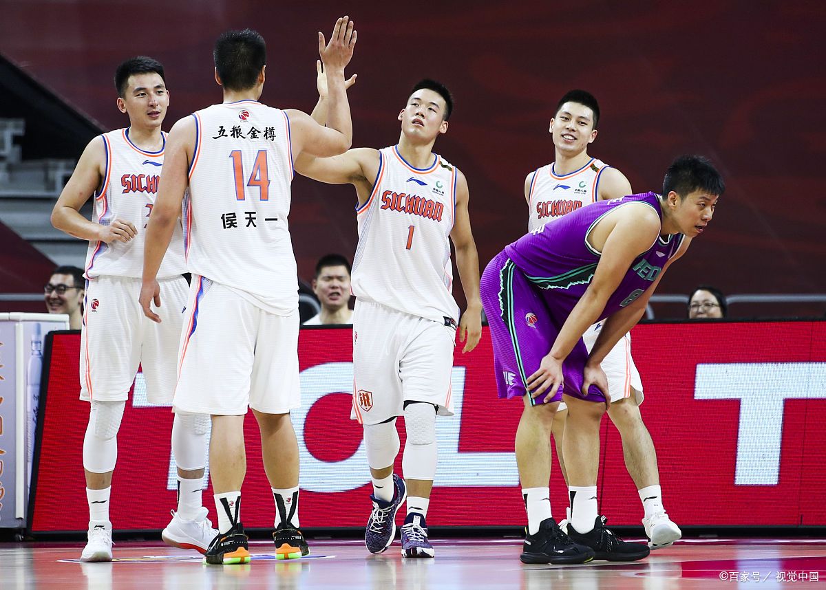 广东男篮将对战福建队，谁将胜出？