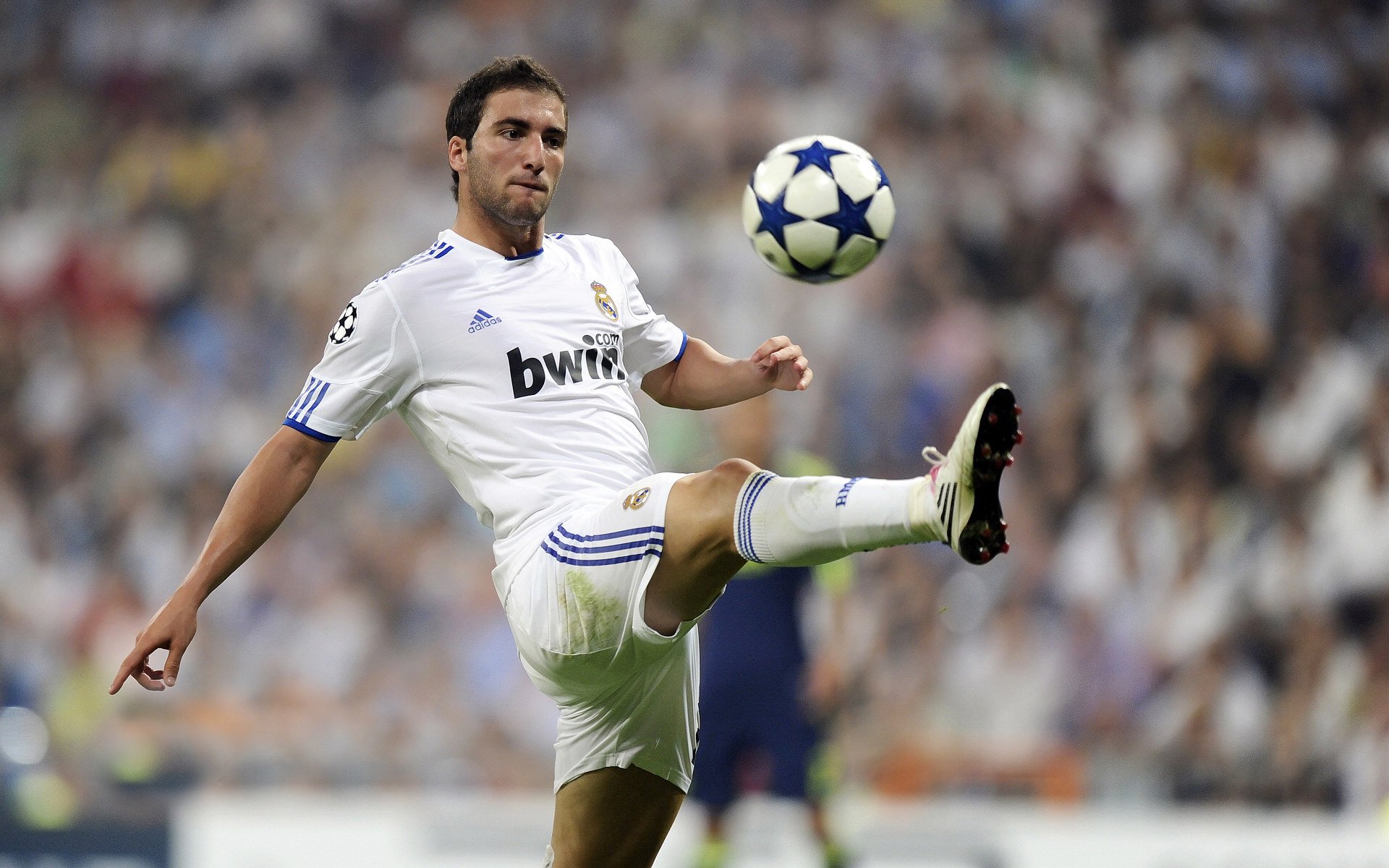 双重误读，当伊朗淘汰勒沃库森成为话题，法比尼奥的进攻统治力如何重塑现代中场