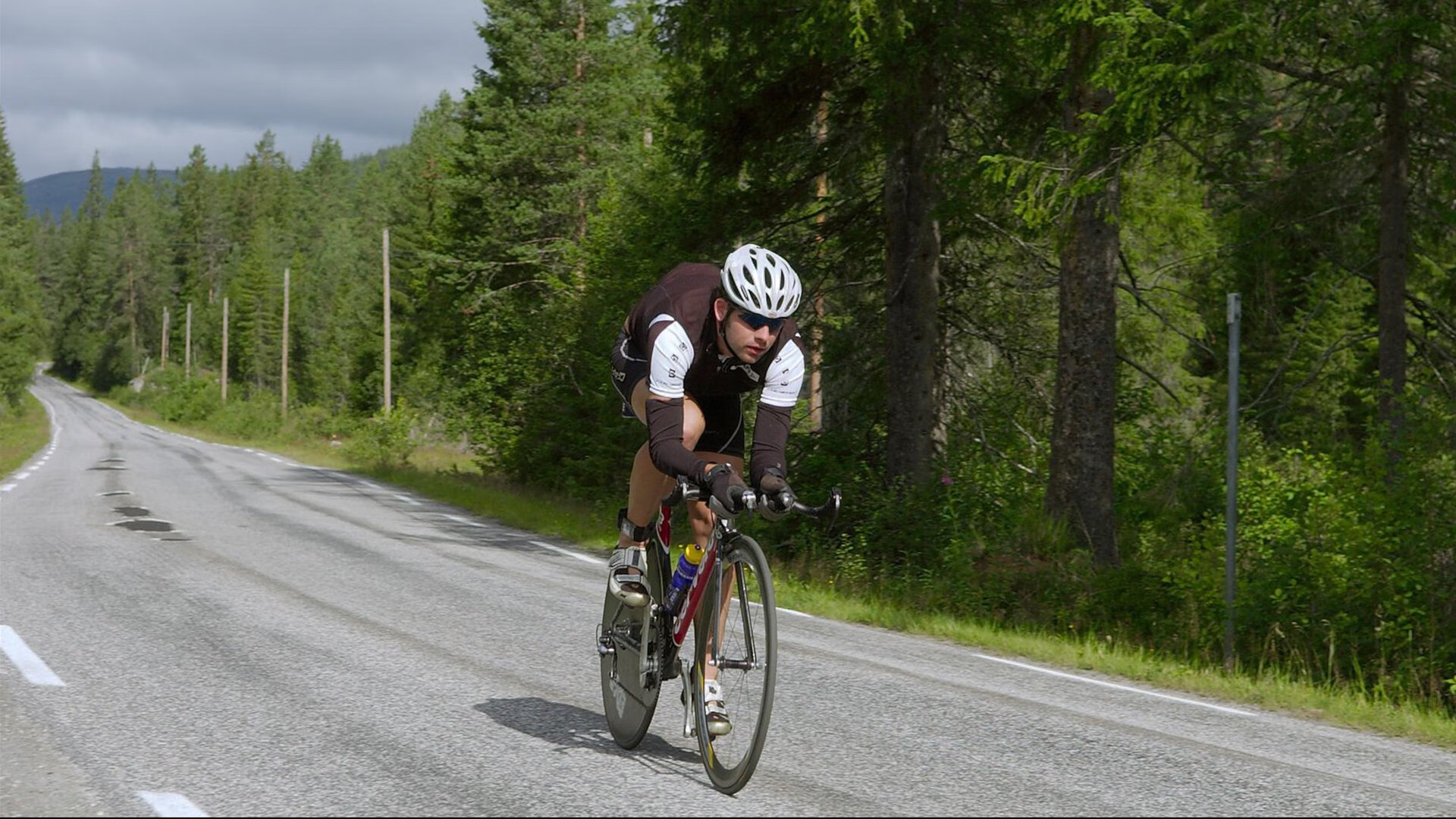开云平台-阿尔瓦雷斯，桑巴军团的新引擎，击穿蓝黑防线的高光表演