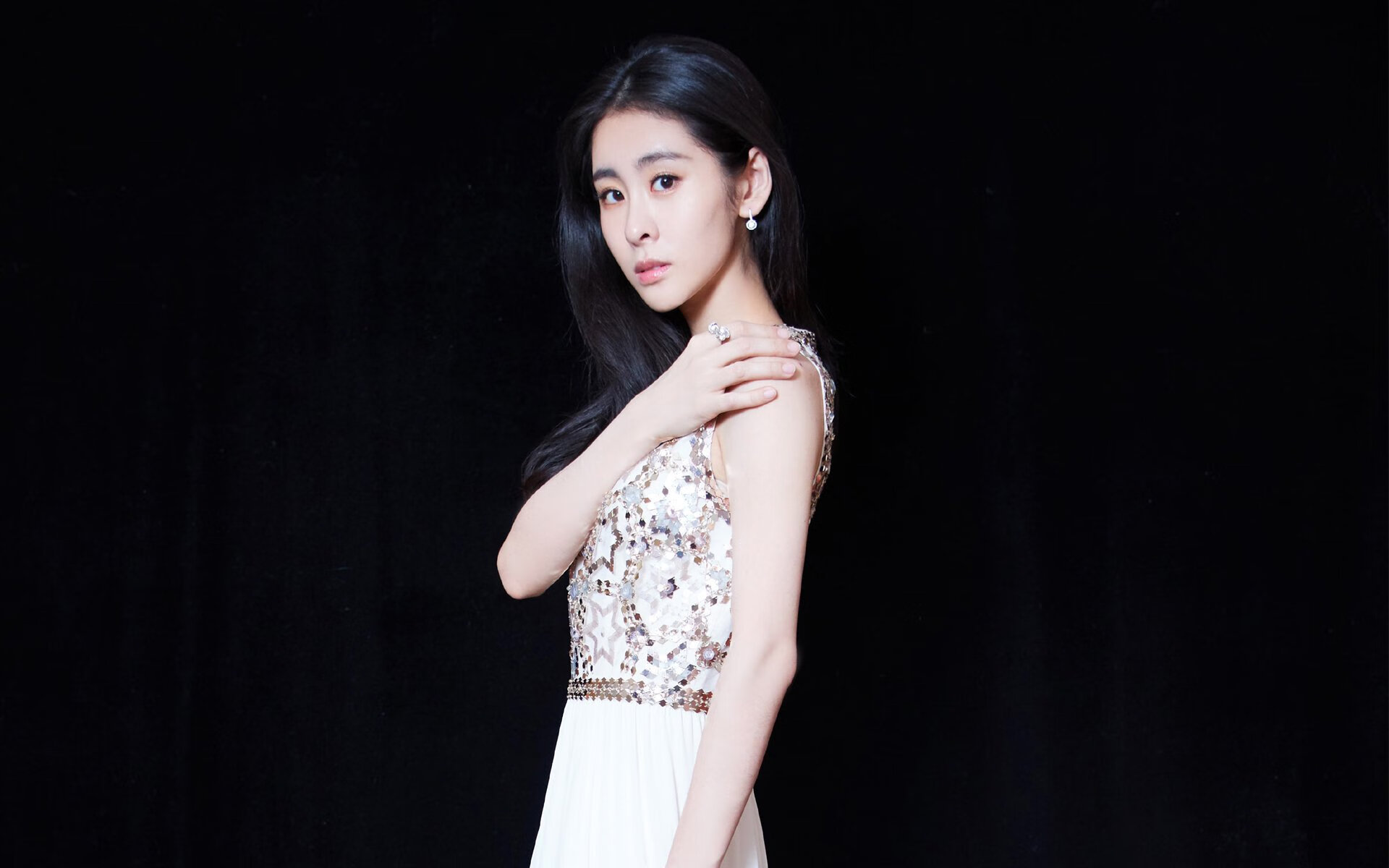 开云体育在线-双线奏凯，切尔西欧战稳操胜券，奥斯梅恩赛道独占鳌头